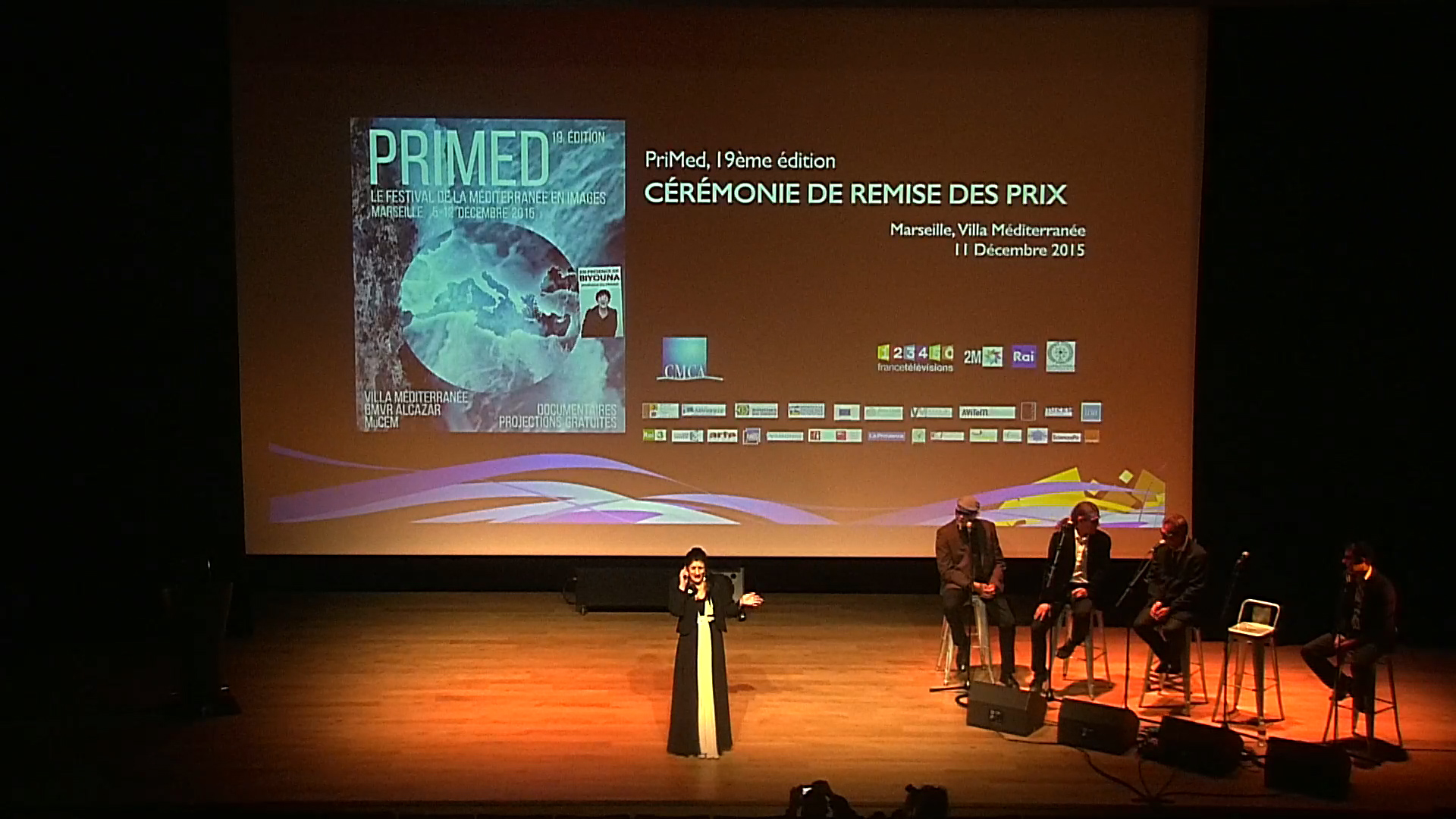 http://primed.tv/wp-content/uploads/2015/12/Biyouna-Remise-des-Prix-PriMed-2015.jpg